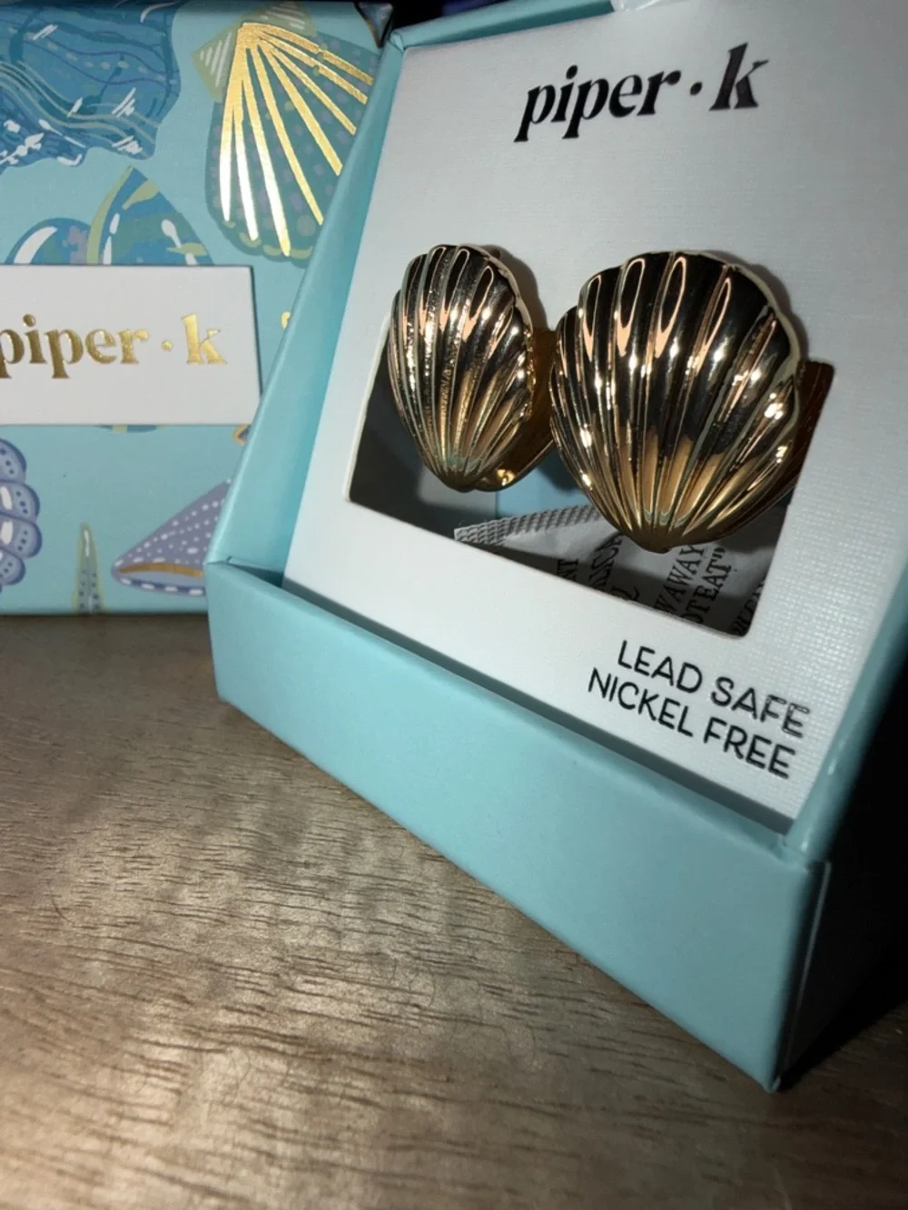 piper·k Gold Shell Stud Earrings - Shiny Gold Seashell Design